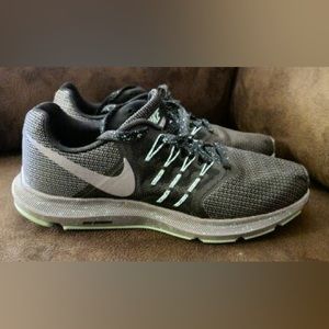 Like New Nike Swift Run Flyknit Gunsmoke Green Women’s Running Sneaker Size 9